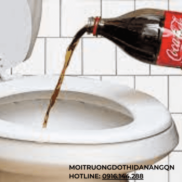 Mẹo thông bồn cầu bị tắc bằng coca cola