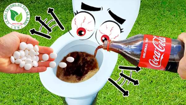 thông bồn cầu bằng coca và keo mentos